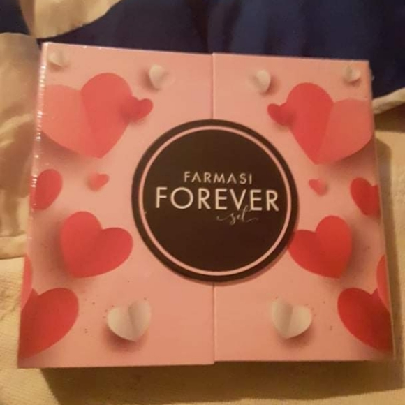 Farmasi Forever Liquid Lipstick Set